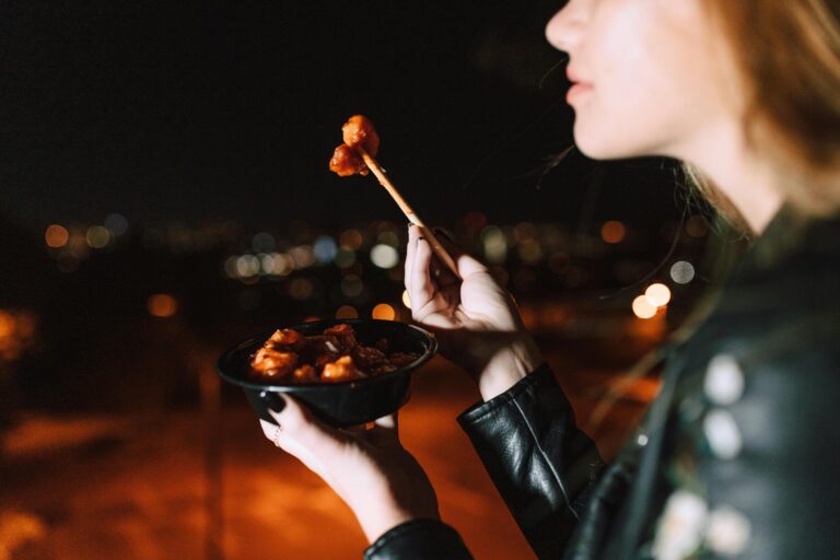 7 Tips to Stop Late-Night Binge Eating